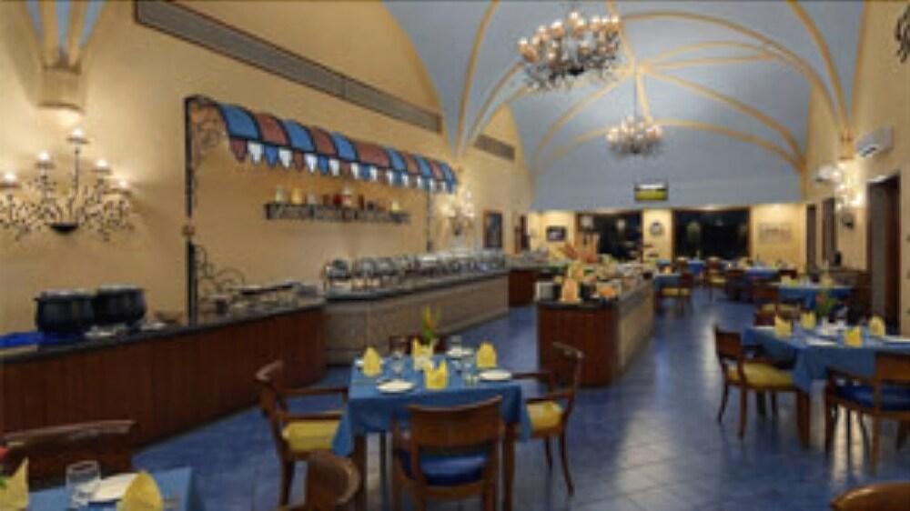 The Golden Palms Hotel & Spa Chik Banavar Екстер'єр фото