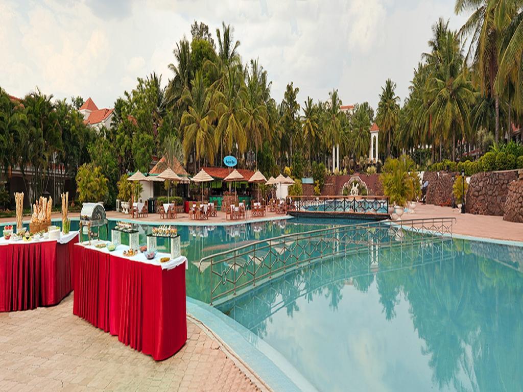 The Golden Palms Hotel & Spa Chik Banavar Екстер'єр фото
