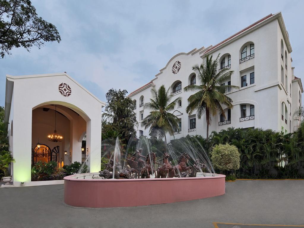 The Golden Palms Hotel & Spa Chik Banavar Екстер'єр фото