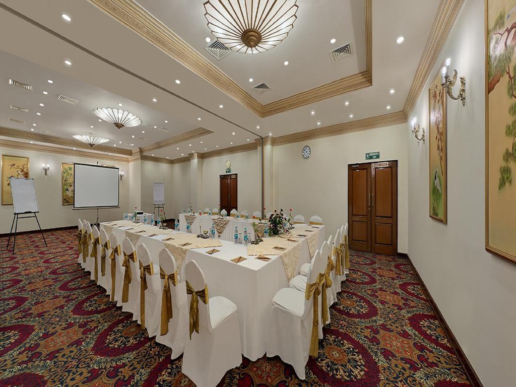 The Golden Palms Hotel & Spa Chik Banavar Екстер'єр фото