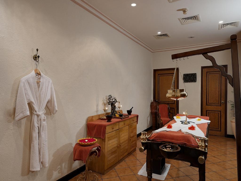 The Golden Palms Hotel & Spa Chik Banavar Екстер'єр фото