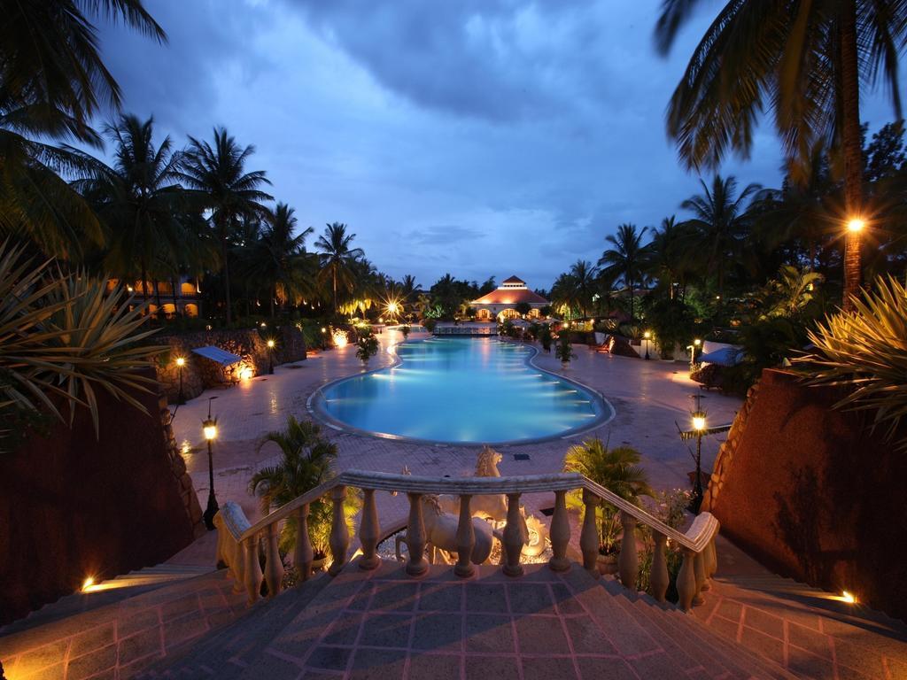The Golden Palms Hotel & Spa Chik Banavar Екстер'єр фото