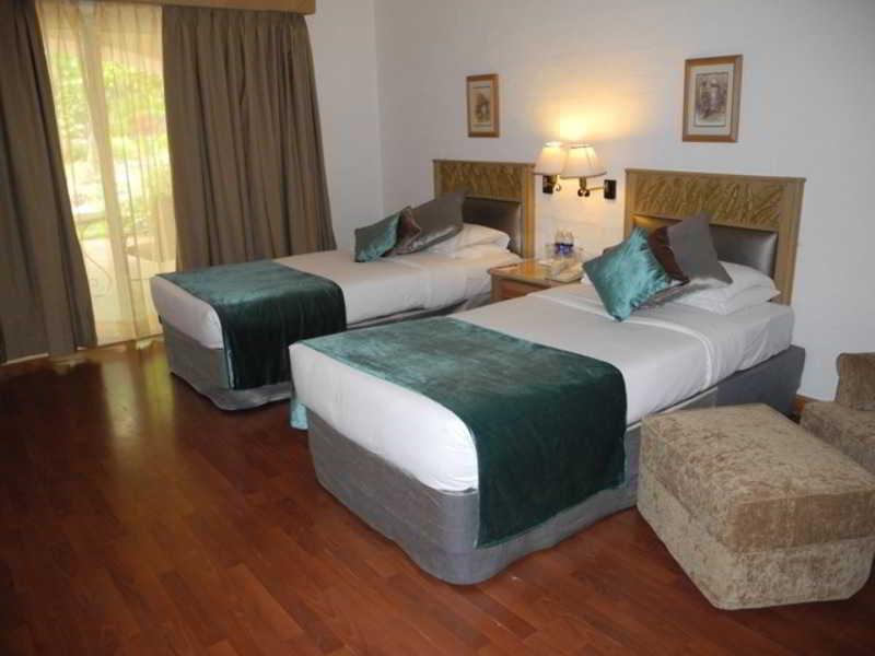 The Golden Palms Hotel & Spa Chik Banavar Екстер'єр фото