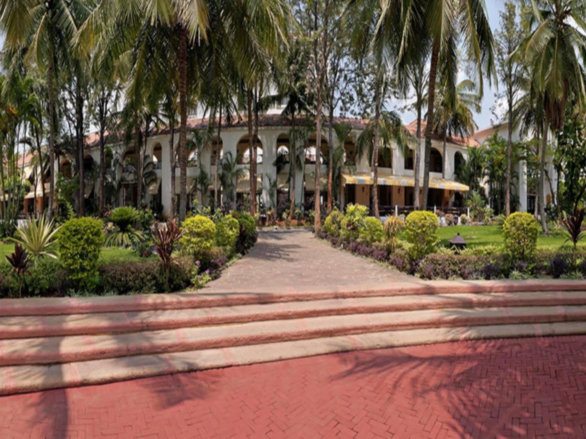 The Golden Palms Hotel & Spa Chik Banavar Екстер'єр фото