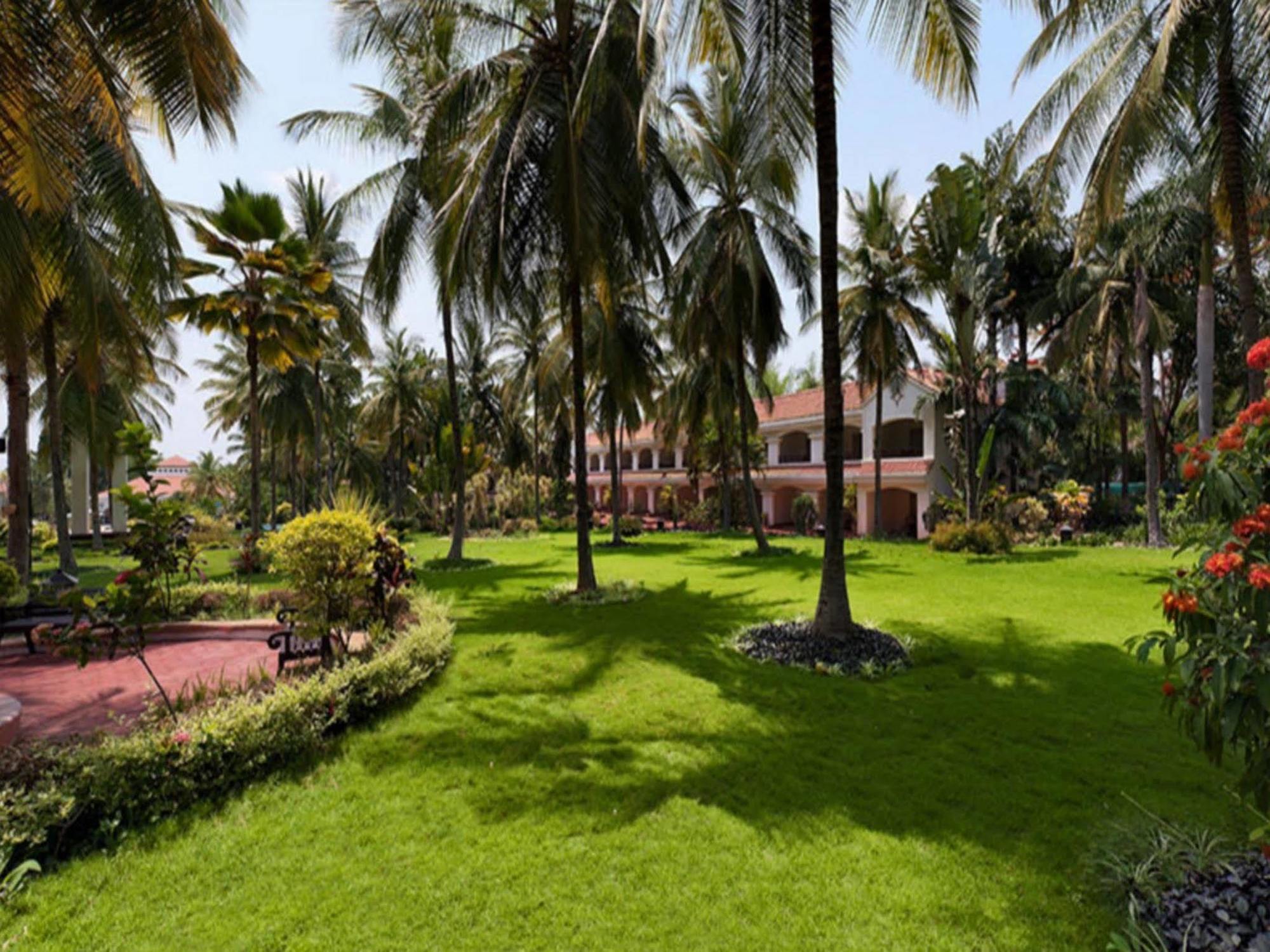 The Golden Palms Hotel & Spa Chik Banavar Екстер'єр фото